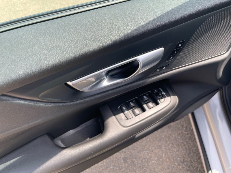 2024 Volvo S60 Plus Dark Theme