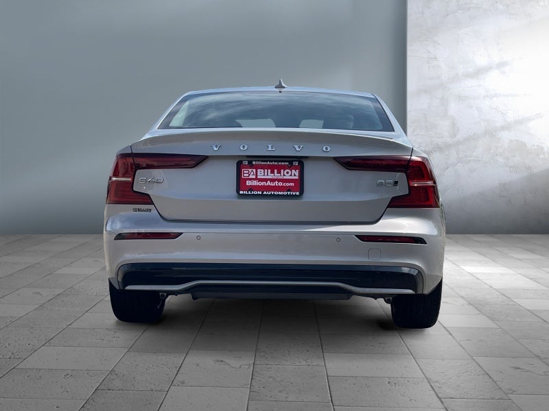 2024 Volvo S60 Plus Dark Theme