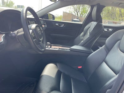 2024 Volvo S60 Plus Dark Theme