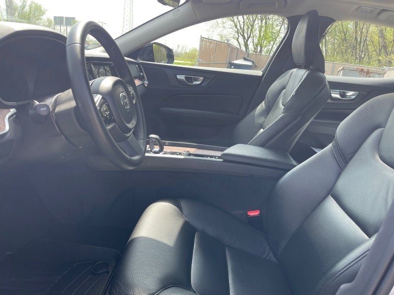 2024 Volvo S60 Plus Dark Theme