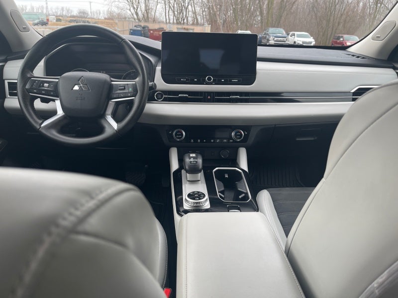 2025 Mitsubishi Outlander SE