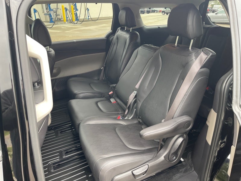 2025 Kia Carnival EX